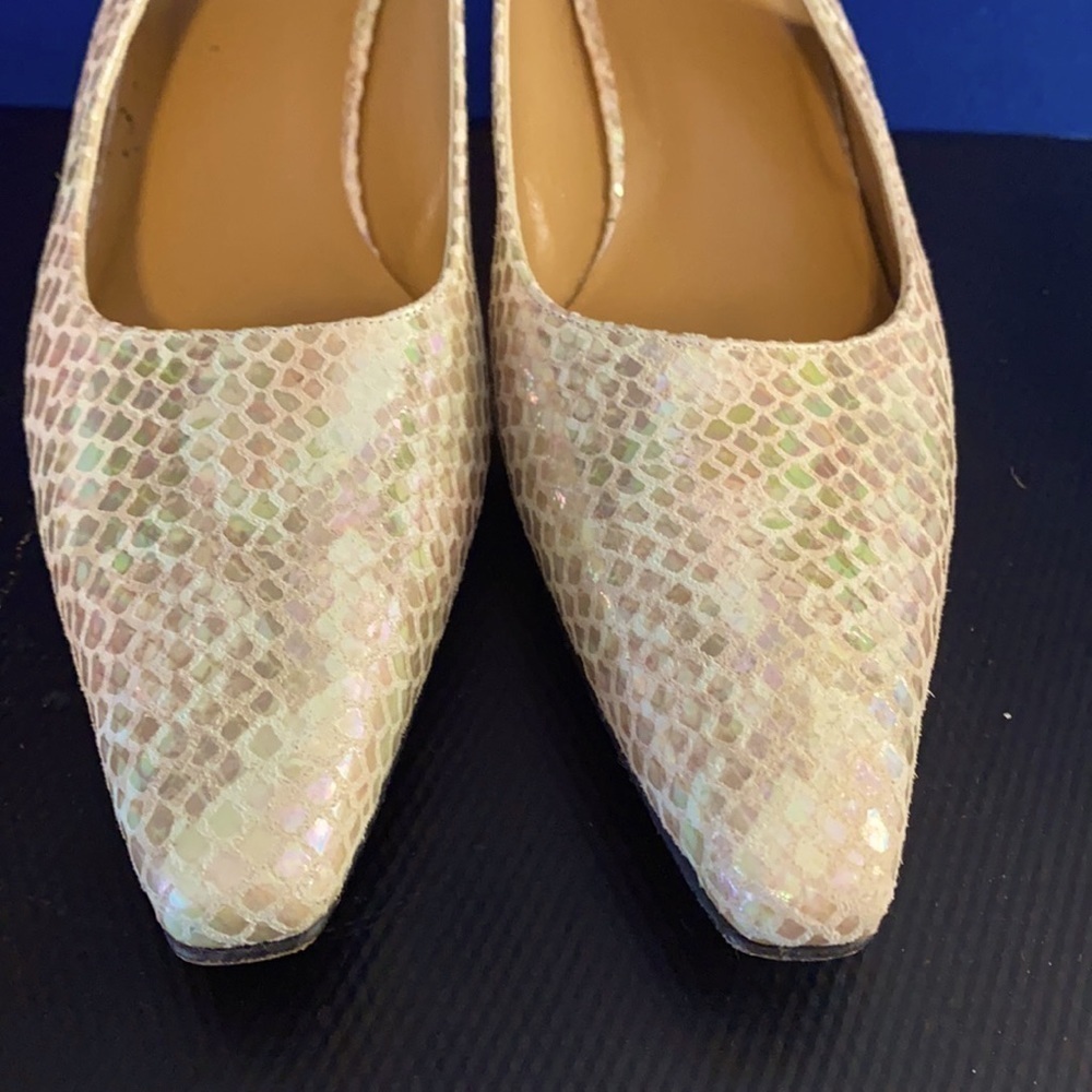 Women’s Vintage Stuart Weitzman Iridescent Snakeskin Pattern Slingback Pumps - Picture 5 of 7